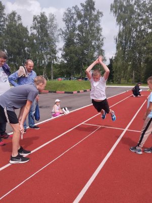 В брянском Карачеве прошел летний фестиваль «Готов к труду и обороне» среди школьников