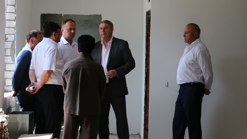 Брянский губернатор лично контролирует реконструкция ледового дворца «Пересвет»