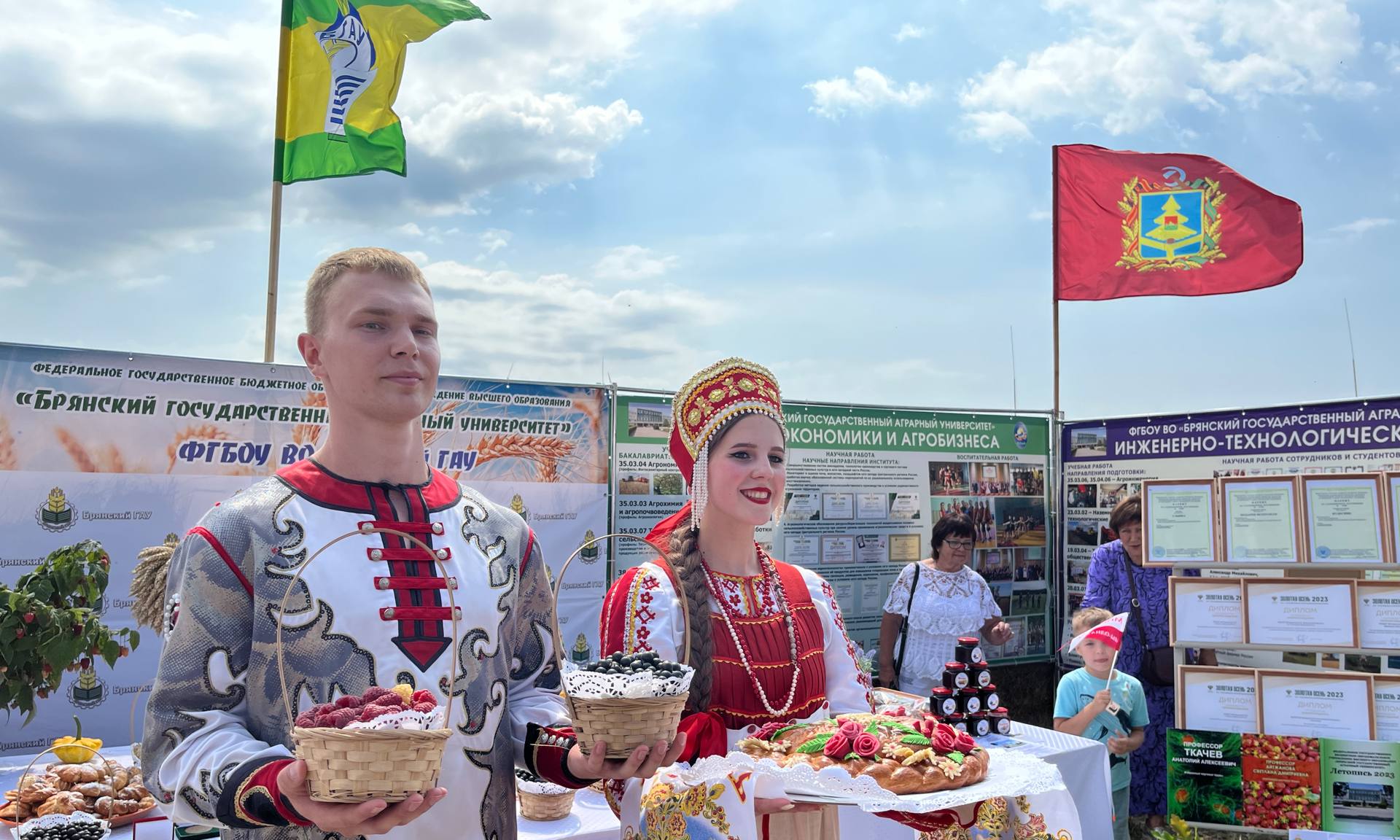 На выставке «День Брянского поля». Рогнедино