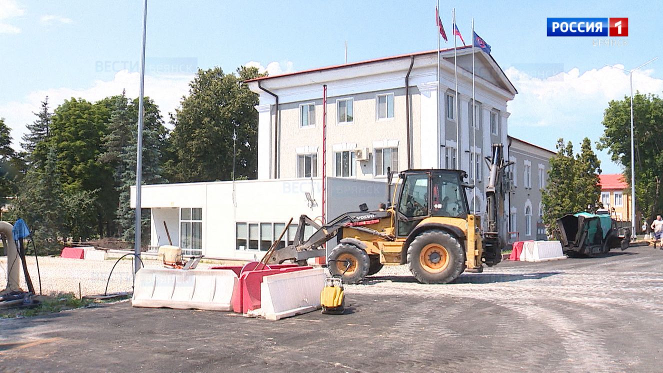 В брянском Сураже завершают капитальный ремонт улицы Фабричной