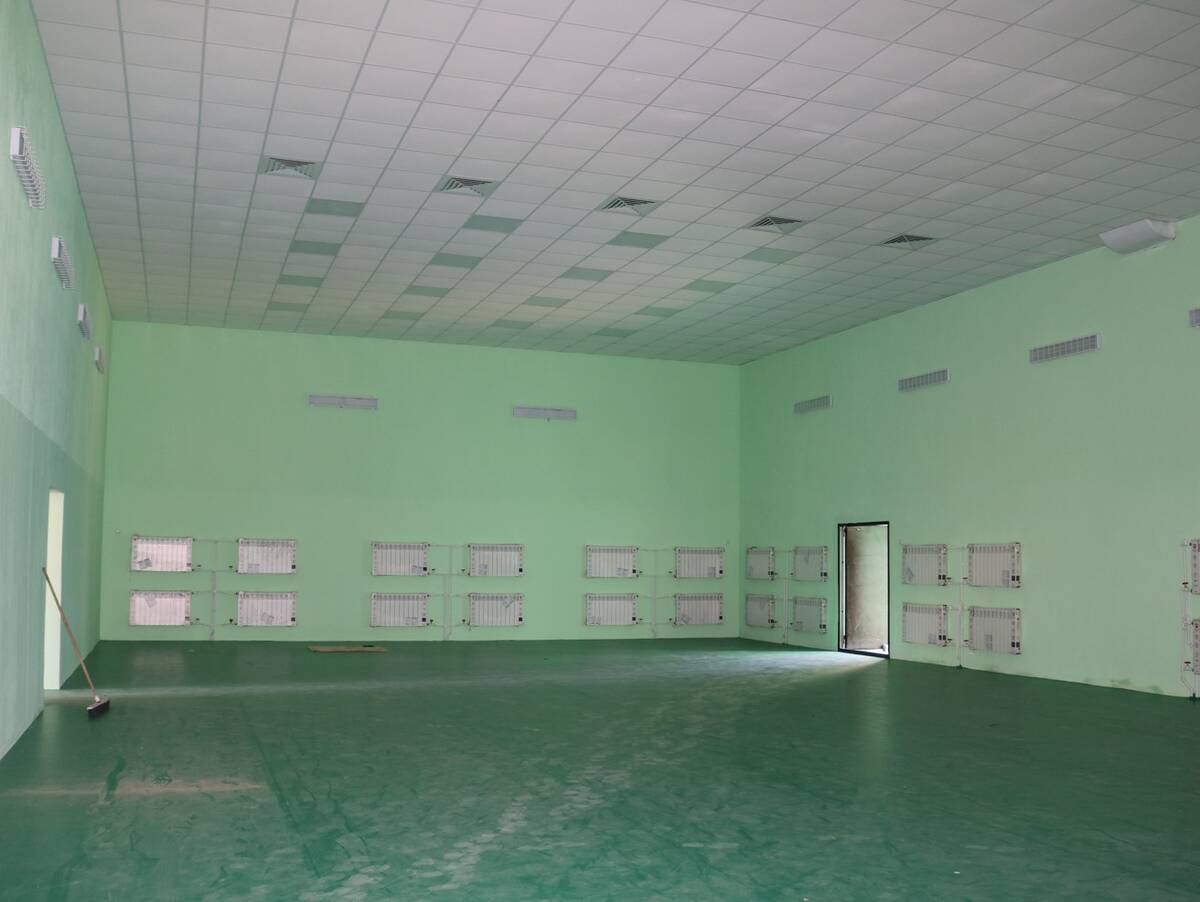 В поселке Комаричи Брянской области продолжается масштабный ремонт Зала единоборств