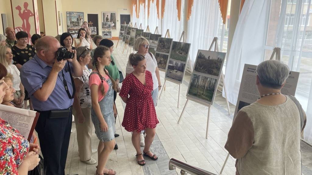 В Суземке открыли фотовыставку «Брянский лес: взгляд из фотоловушки»