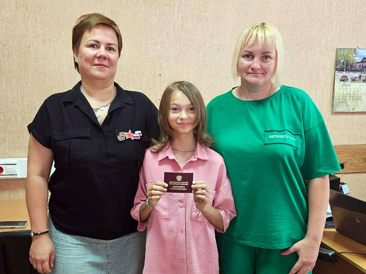 В брянском филиале фонда «Защитники Отечества» помогли  дочери погибшего ветерана спецоперации