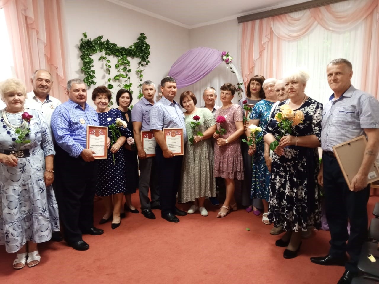 В Рогнединском районе накануне Дня семьи, любви и верности чествовали семейные пары