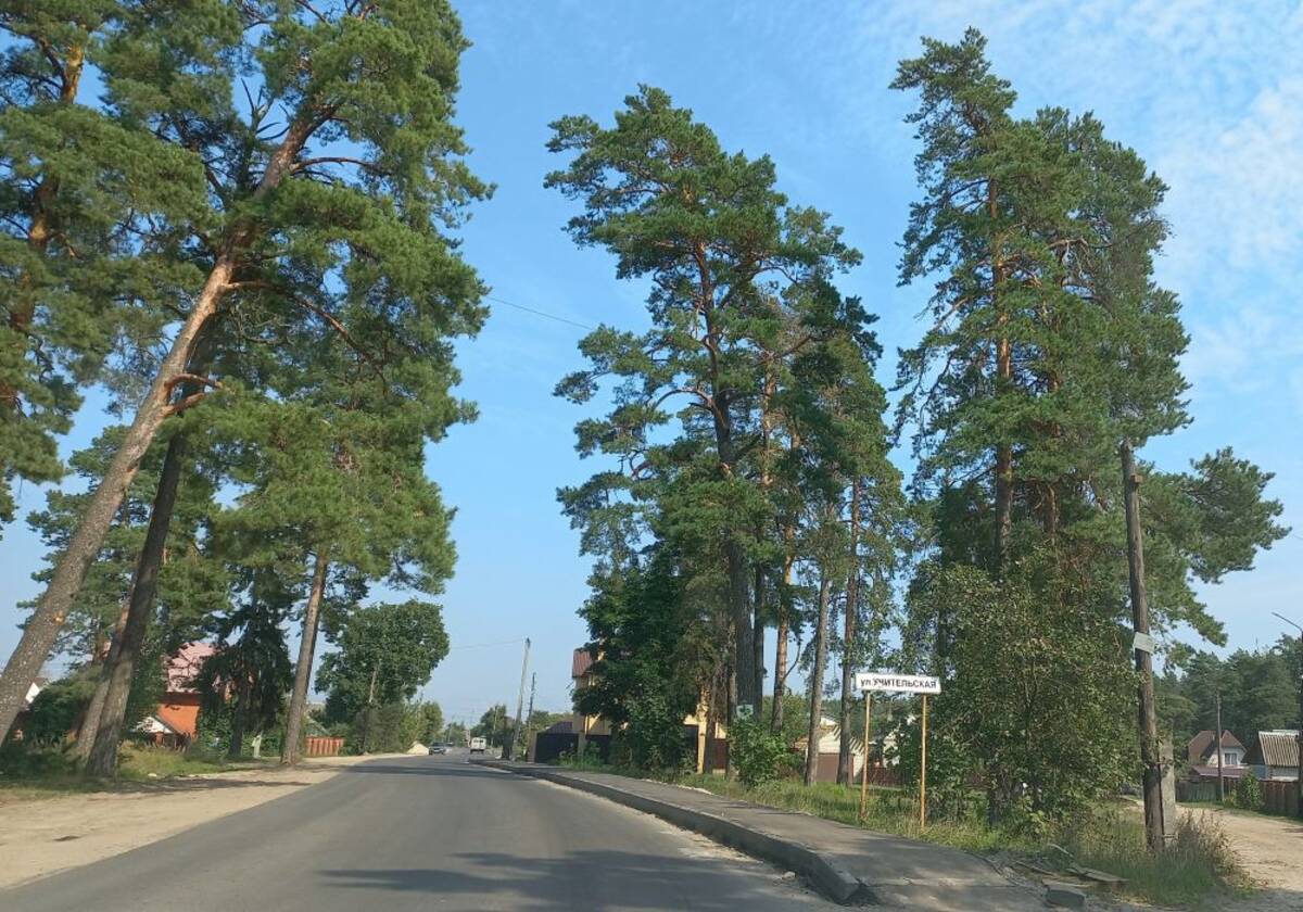 В брянской Жуковке построили тротуар на улице Учительской