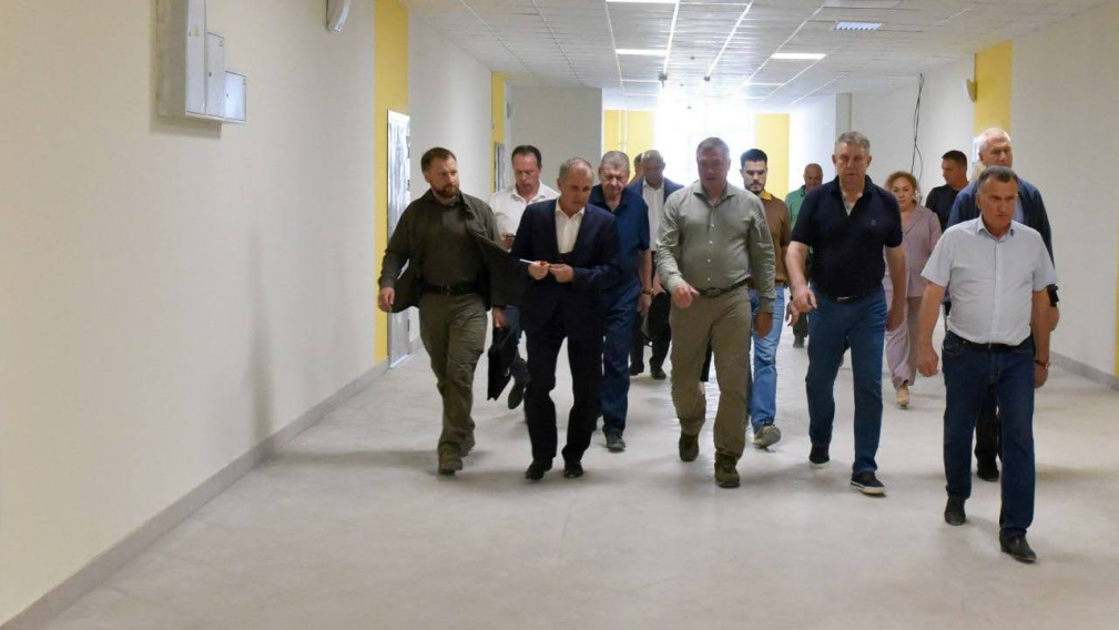 Губернатор Брянской области — Школа в микрорайоне по Флотской по соотношению цена-качество — одна из лучших в России!