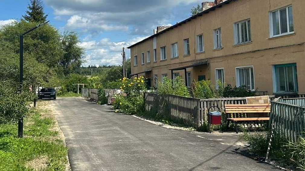 В поселке Клетня Брянской области благоустроили дворовые территории