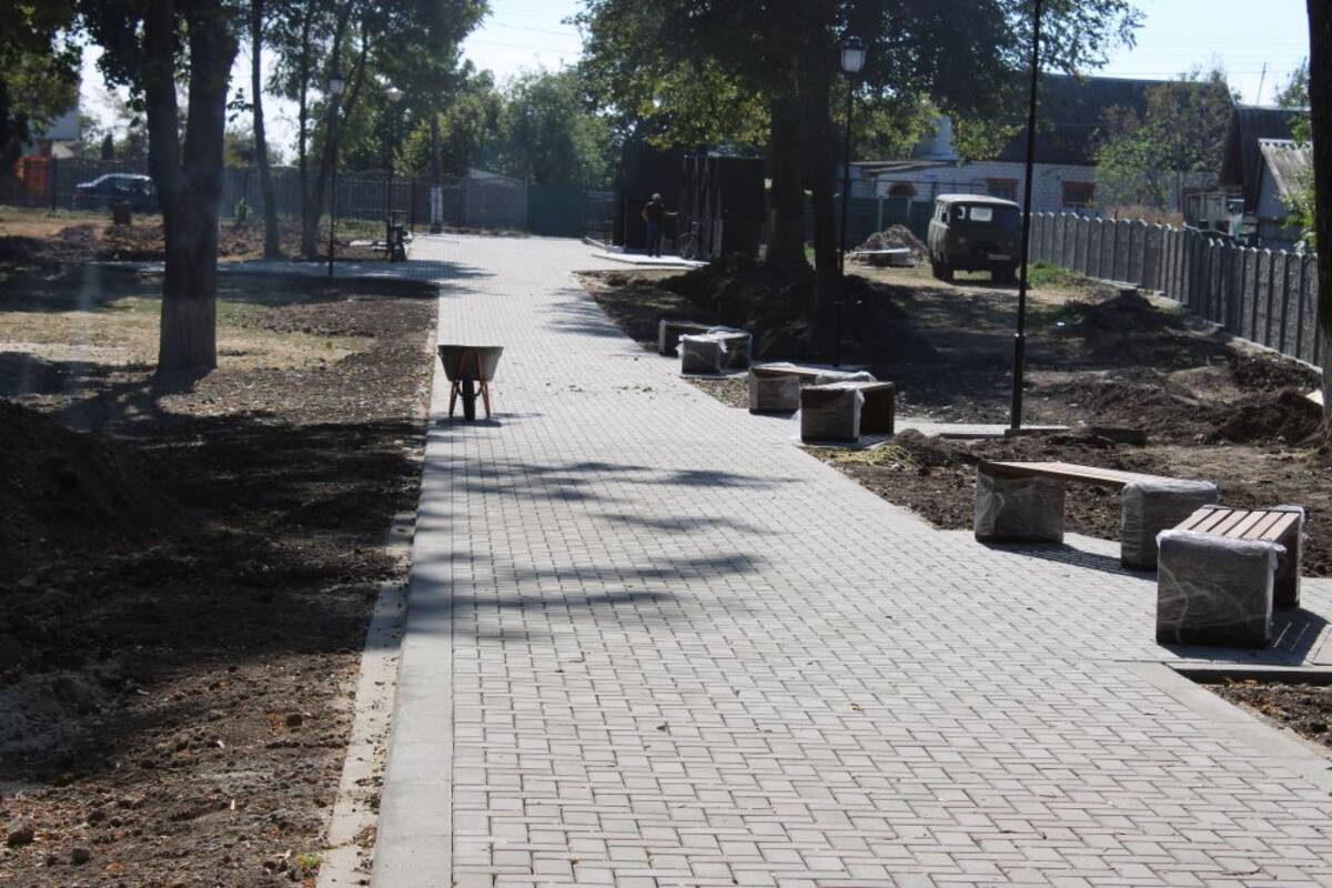 В брянском Стародубе продолжается благоустройство городского парка