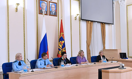 В брянском правительстве прошло заседание комиссии по делам несовершеннолетних и защите их прав