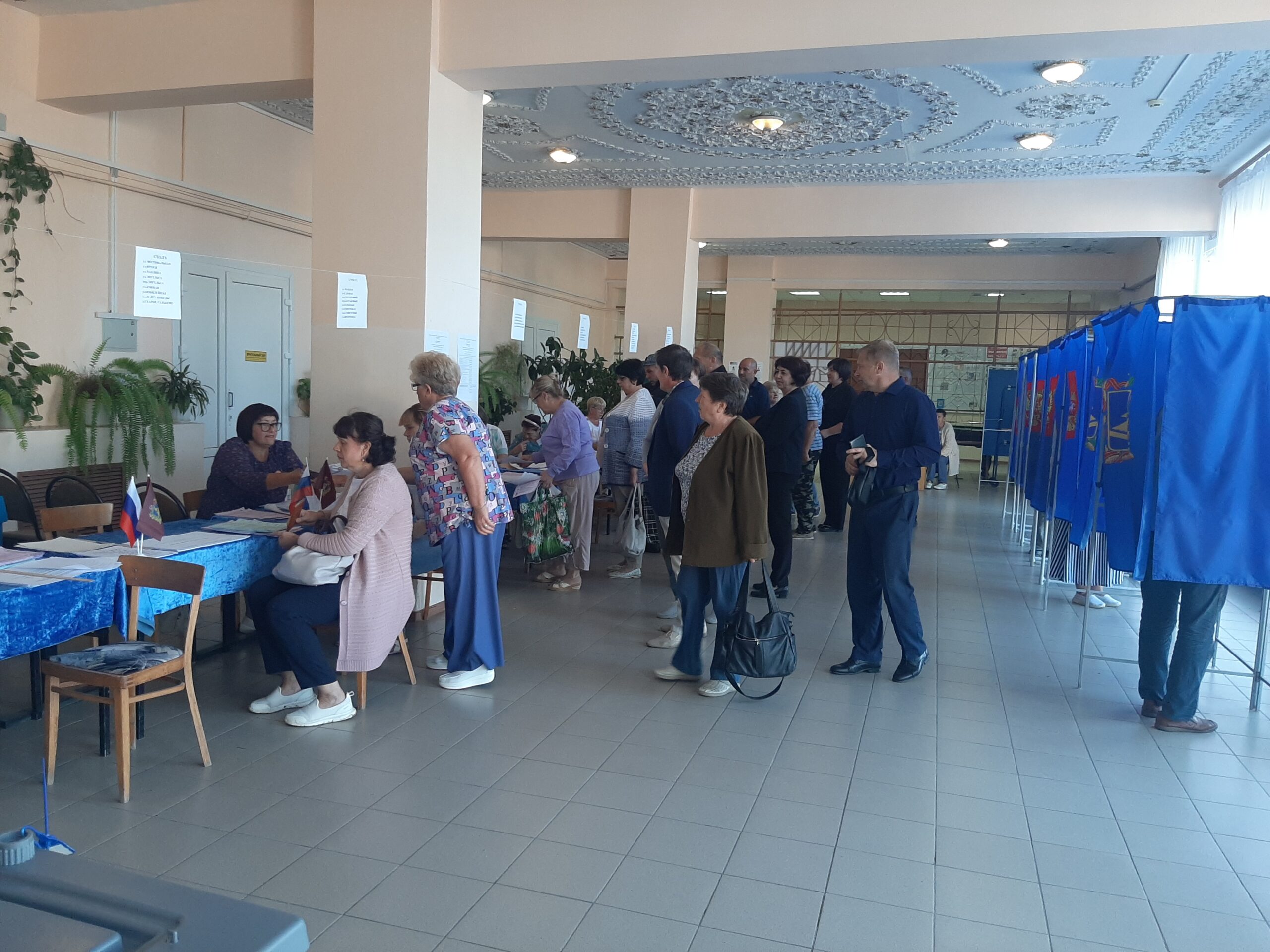 Жители поселка Рогнедино принимают активное участие в голосовании