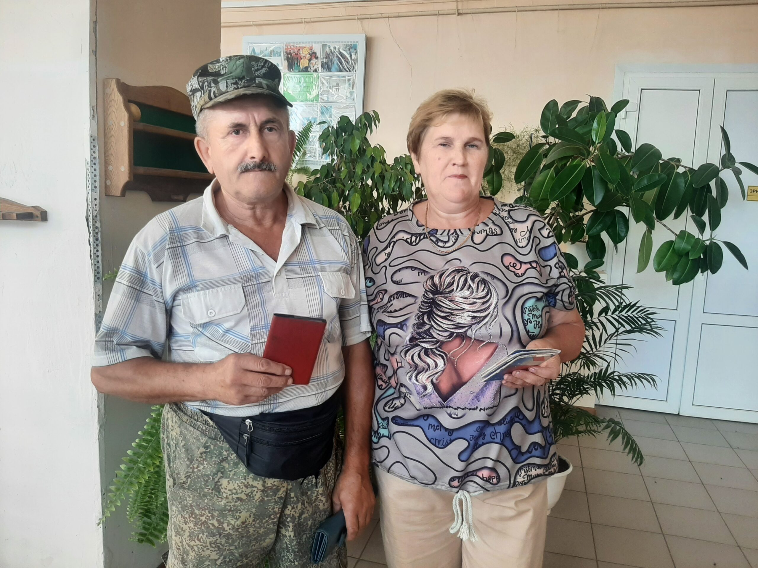 В очередной раз на своем избирательном участке проголосовали и супруги Гороховы из Рогнедино