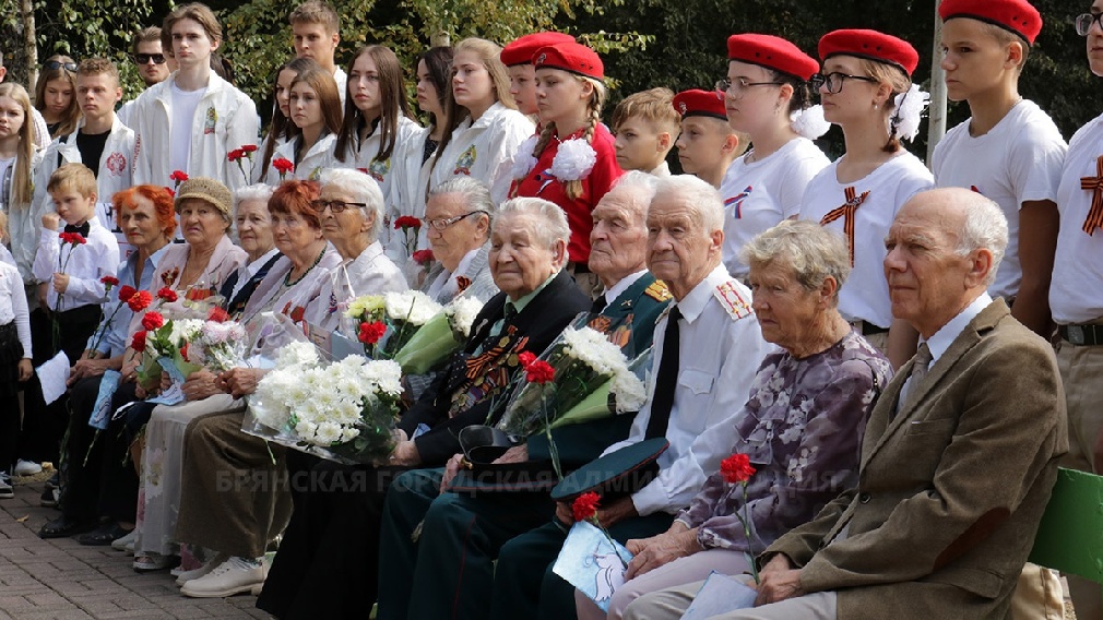 В Брянске в урочище «Лесные сараи» состоялся торжественный митинг