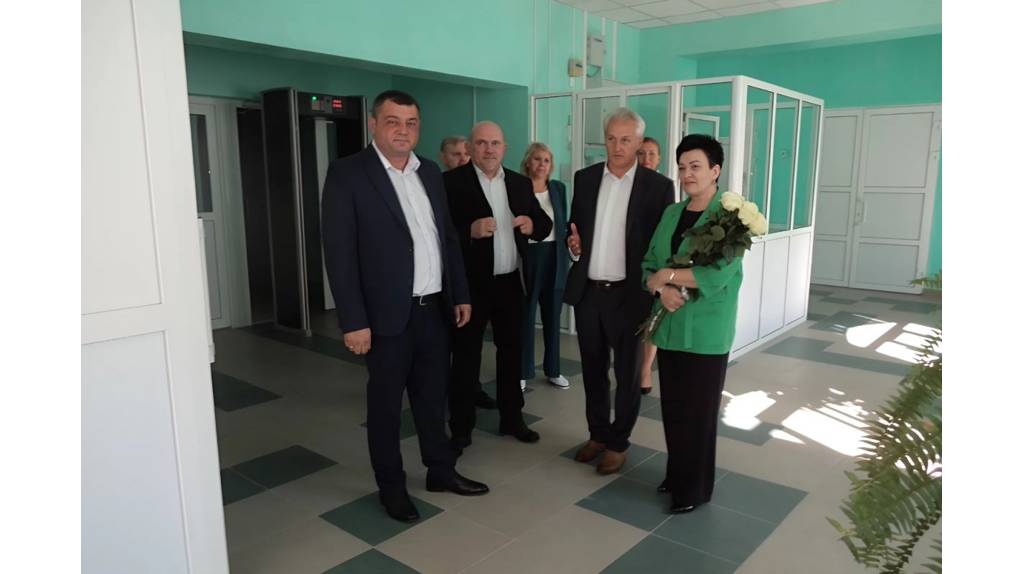 В брянском Дятьково после капремонта открылась городская гимназия