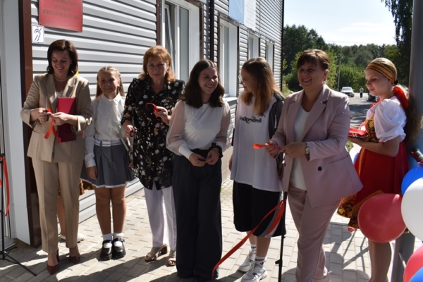 В поселке Клетня Брянской области состоялось торжественное открытие обновленной школы искусств