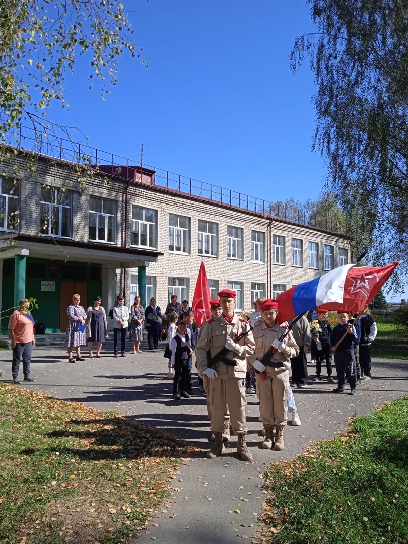 Вороновские школьники приняли участие в митинге ко Дню освобождения Брянщины от немецко-фашистских захватчиков