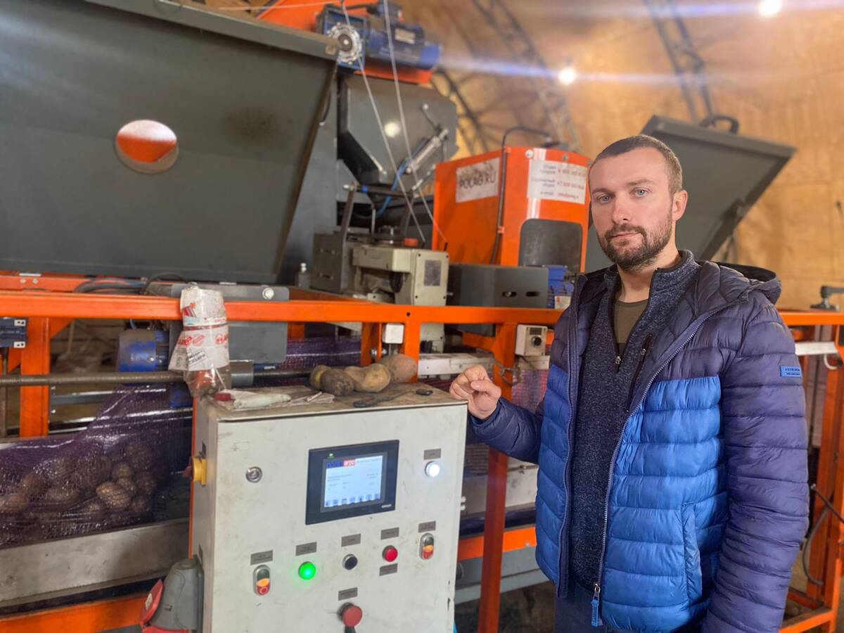 Фермер из Суземского района безвозмездно обеспечил картофелем детские сады муниципального образования