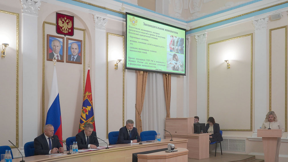 В Правительстве Брянской области обсудили вопросы правового просвещения несовершеннолетних