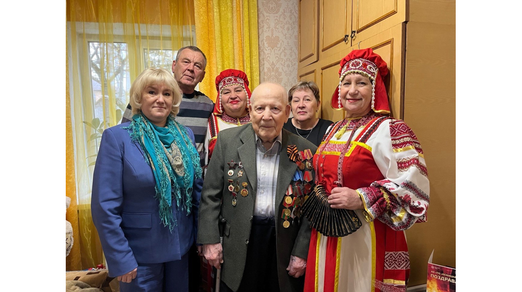 Сегодня свое 99-летие отметил ветеран войны, почетный гражданин Брянска Александр Мельников