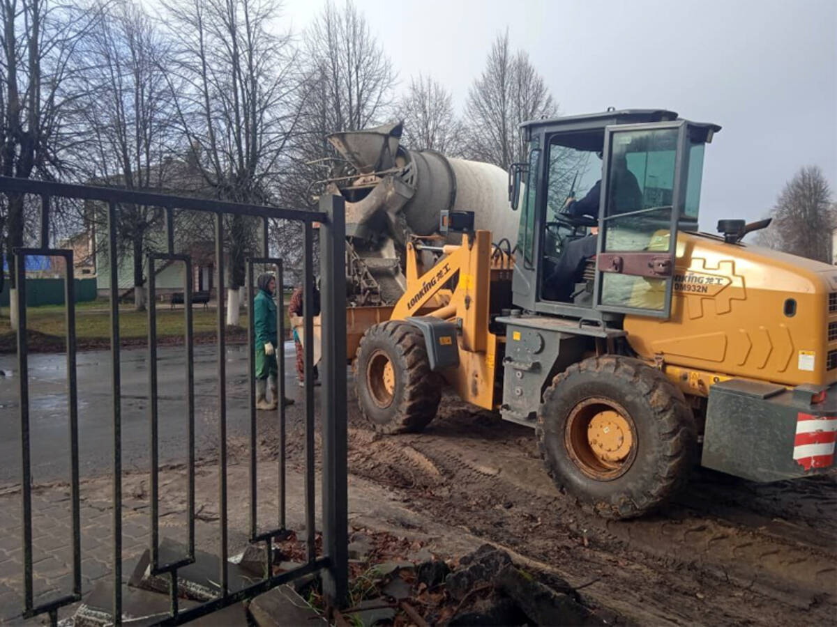 В брянской Клетне продолжается строительство современного спортивно-игрового комплекса