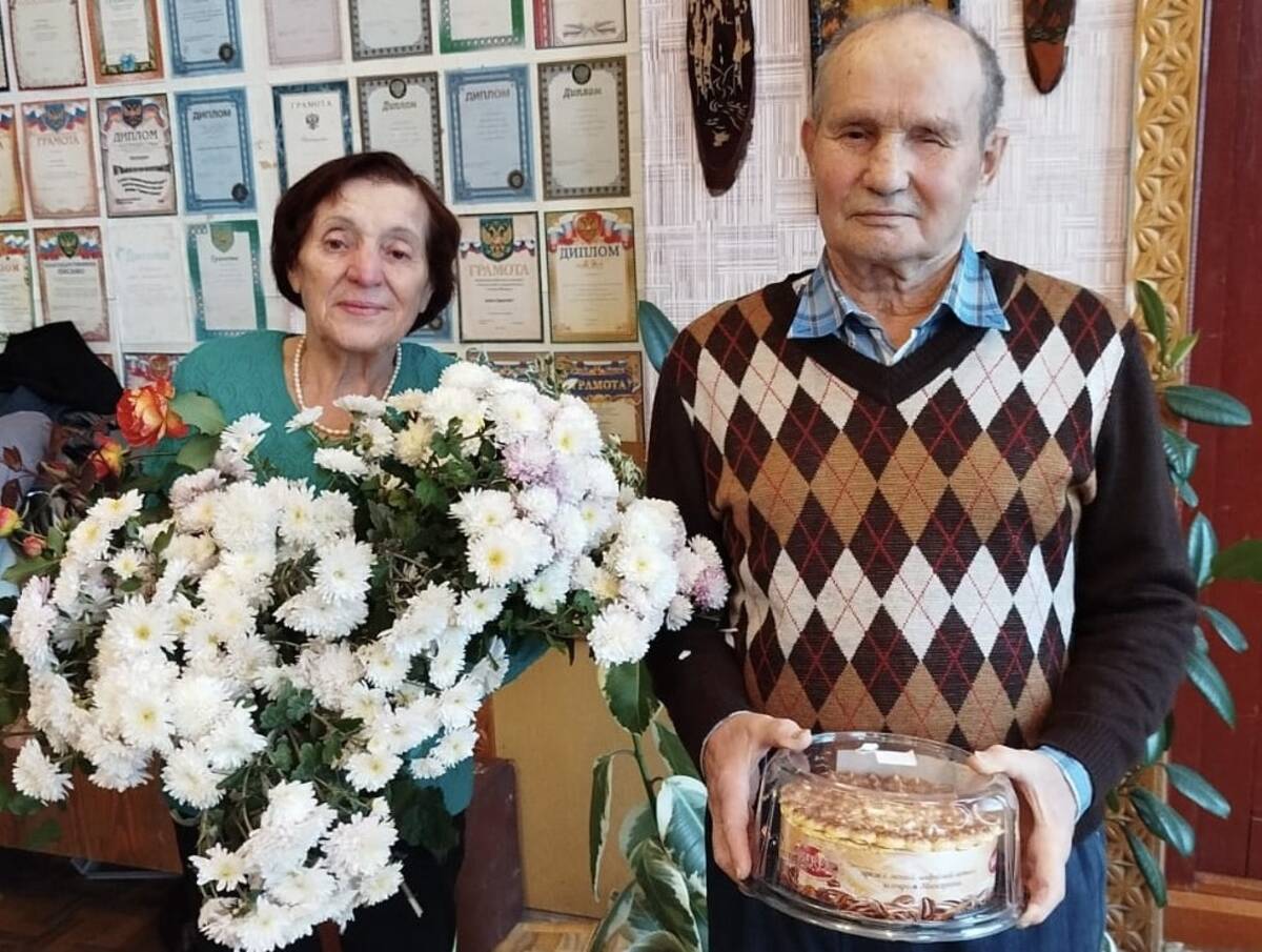 Супруги Свириденко из Комаричского района в Год семьи отпраздновали изумрудную свадьбу