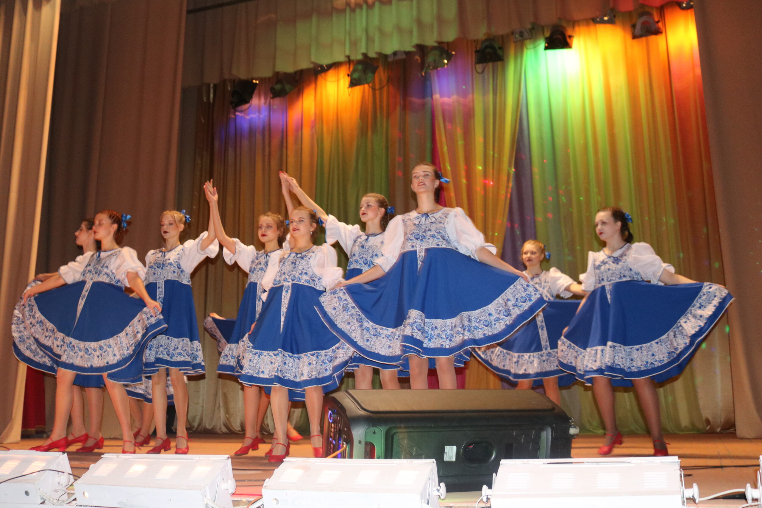 «Я славлю руки матери моей». В Рогнедино состоялся концерт, посвященный Дню матери