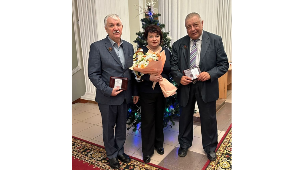 Троих жителей Брянской области наградили за заслуги в развитии физкультуры и спорта