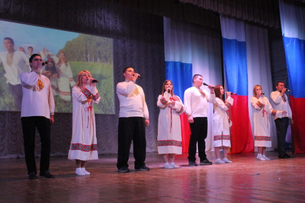 В Карачеве прошел благотворительный концерт «Никто, кроме нас»