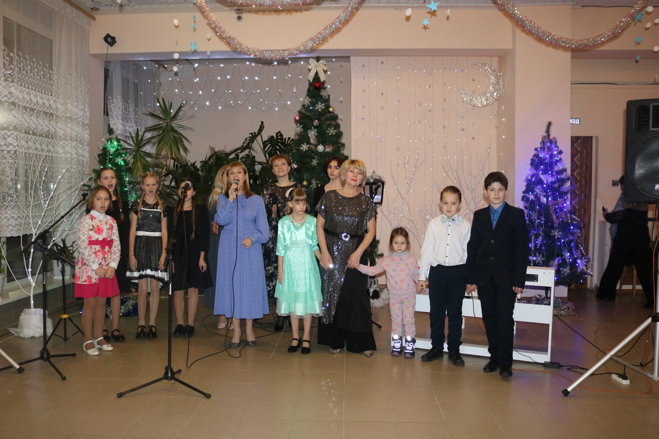 «Гимн семье» —  литературно-музыкальная гостиная, посвященная закрытию Года семьи в Рогнединском районе