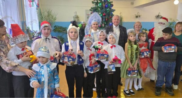 В Унече для воспитанников школы-интерната провели новогодний праздник