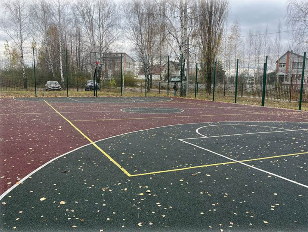 В Фокинском районе Брянске во всех школах оборудовали современные спортивные площадки