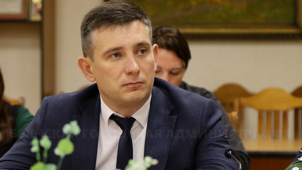 Глава Фокинского района Александр Гаврилов подписал контракт с «БАРС-Брянск»