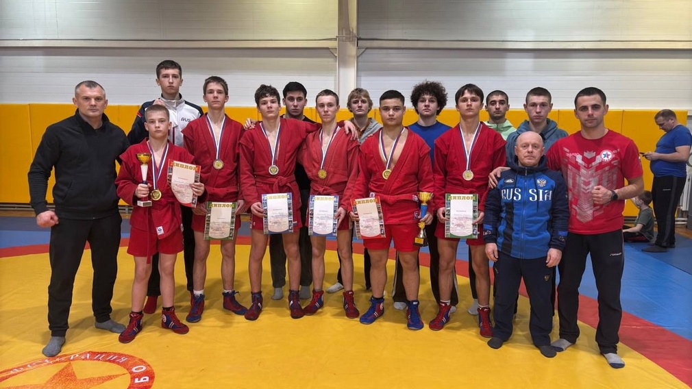 Брянские спортсмены успешно выступили на первенство ЦФО по боевому самбо