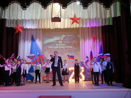 В поселке Белая Березка Трубчевского района прошел праздничный благотворительный концерт  «Имею честь служить тебе, Россия!»