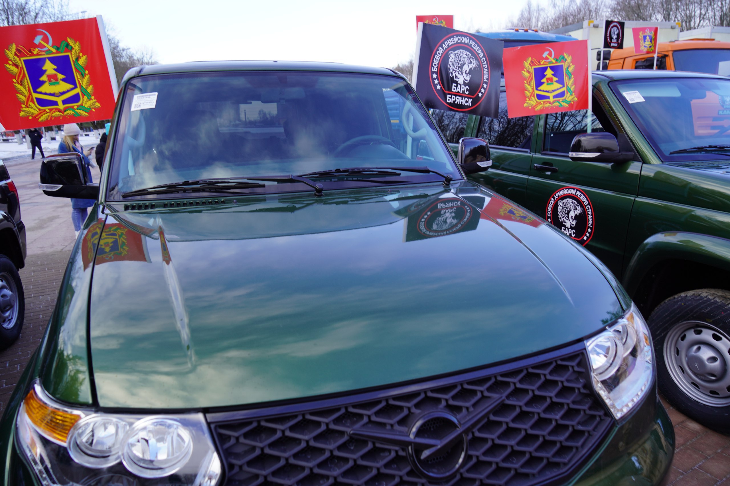 Добровольческому отряду «БАРС-Брянск» вручили новые автомобили