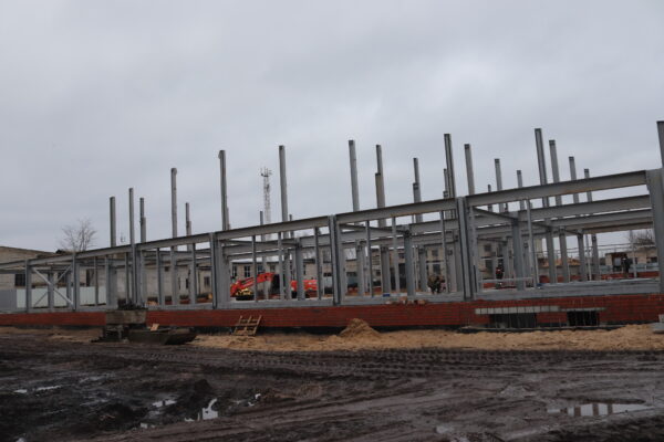 В брянском Севске продолжается строительство спортивно-оздоровительного комплекса