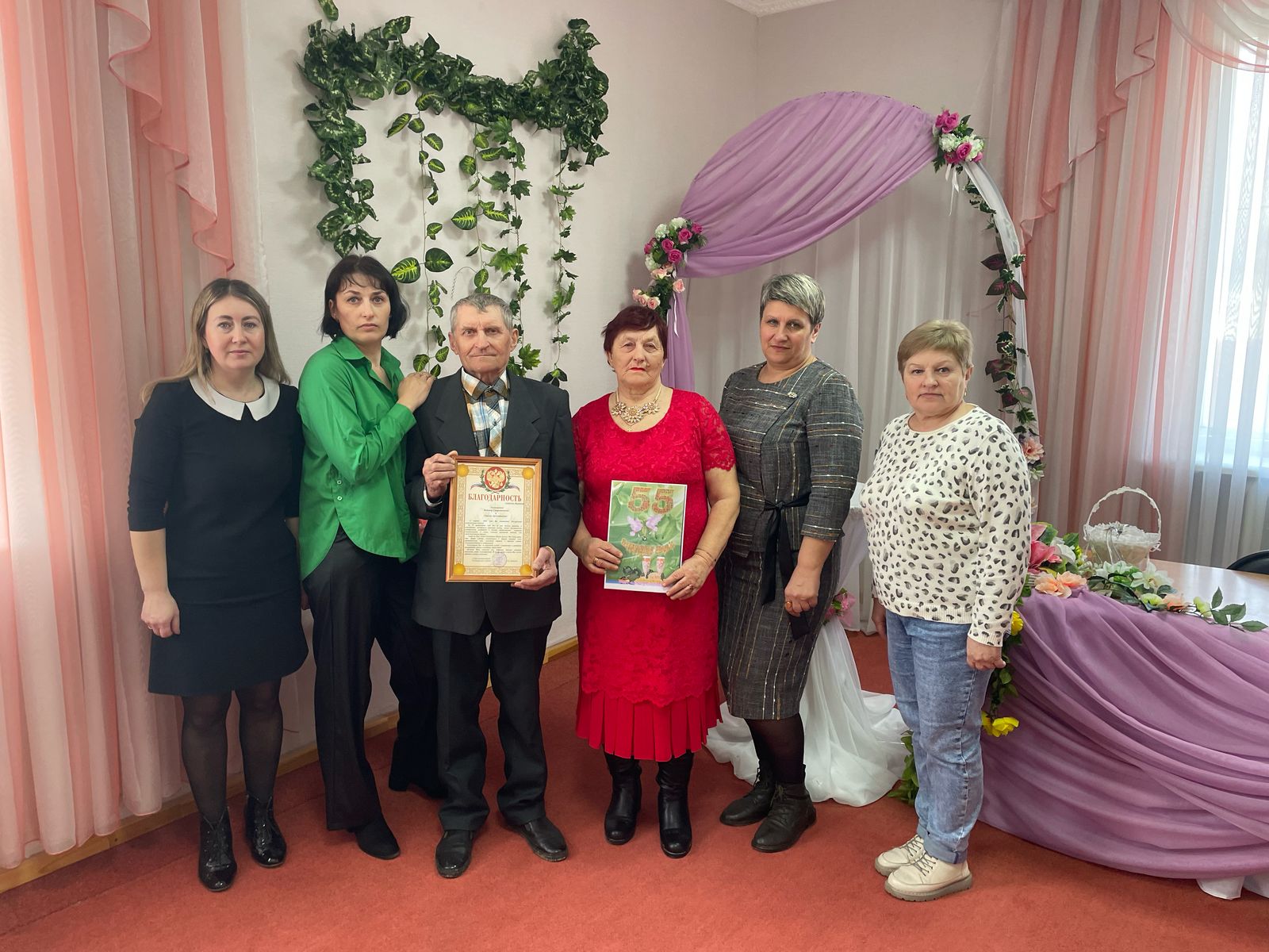 С изумрудной свадьбой!