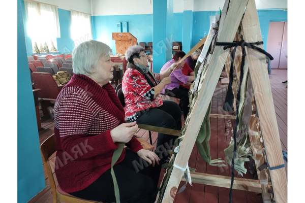 В Новозыбкове сильные духом женщины помогают бойцам спецоперации