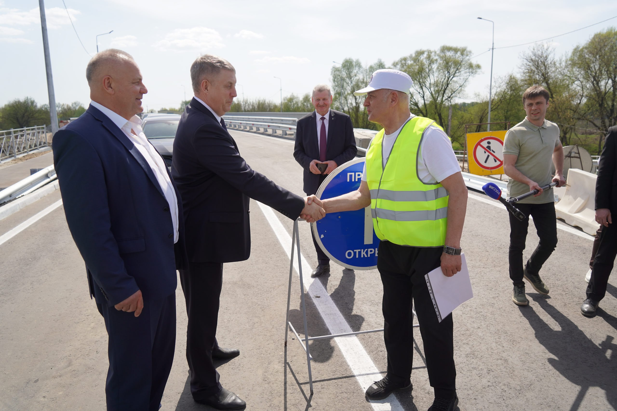 В Почепе открыли движение по новому мосту через реку Судость