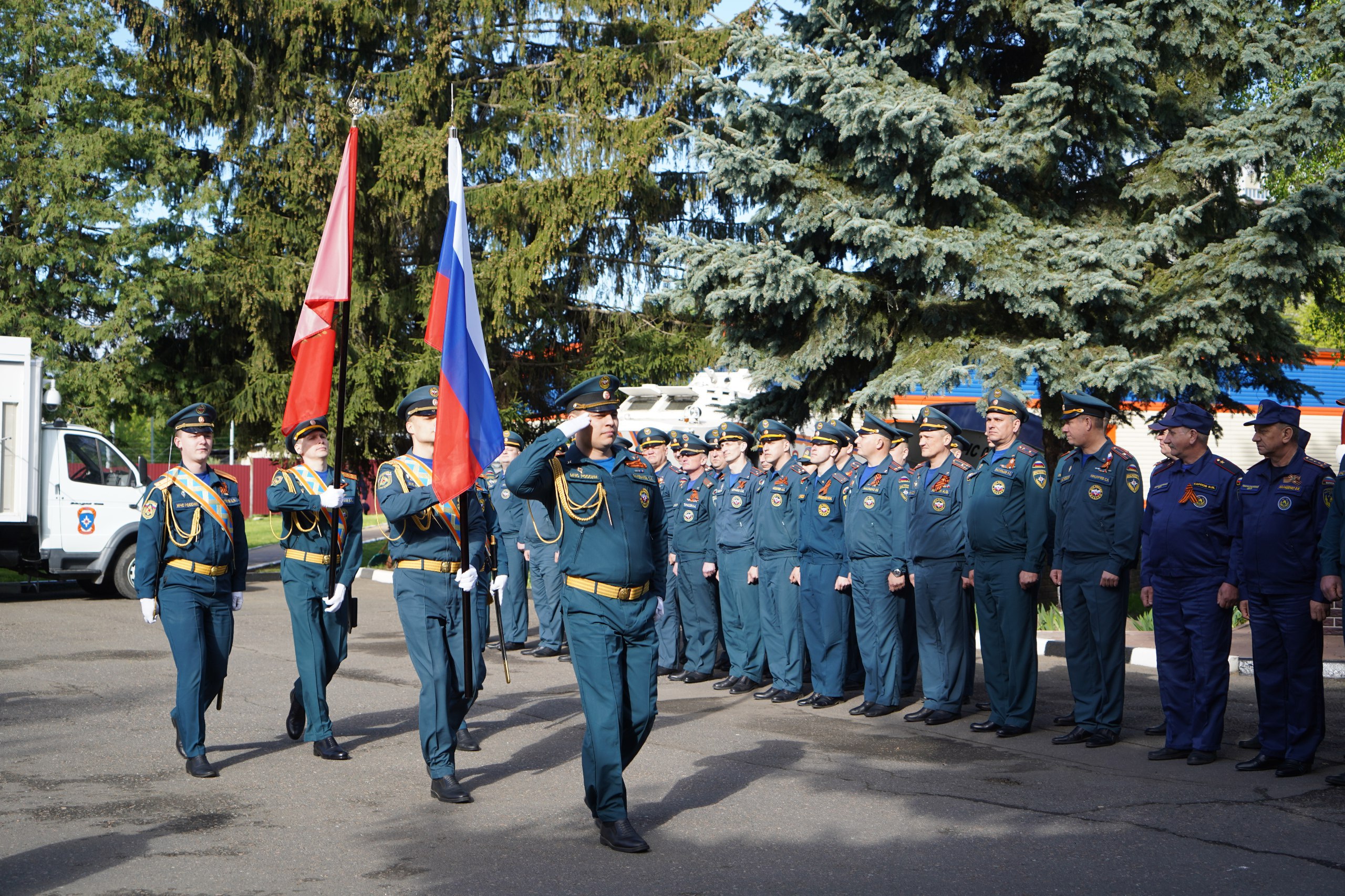 Губернатор Брянской области поздравил с Днем пожарной охраны сотрудников и ветеранов регионального МЧС