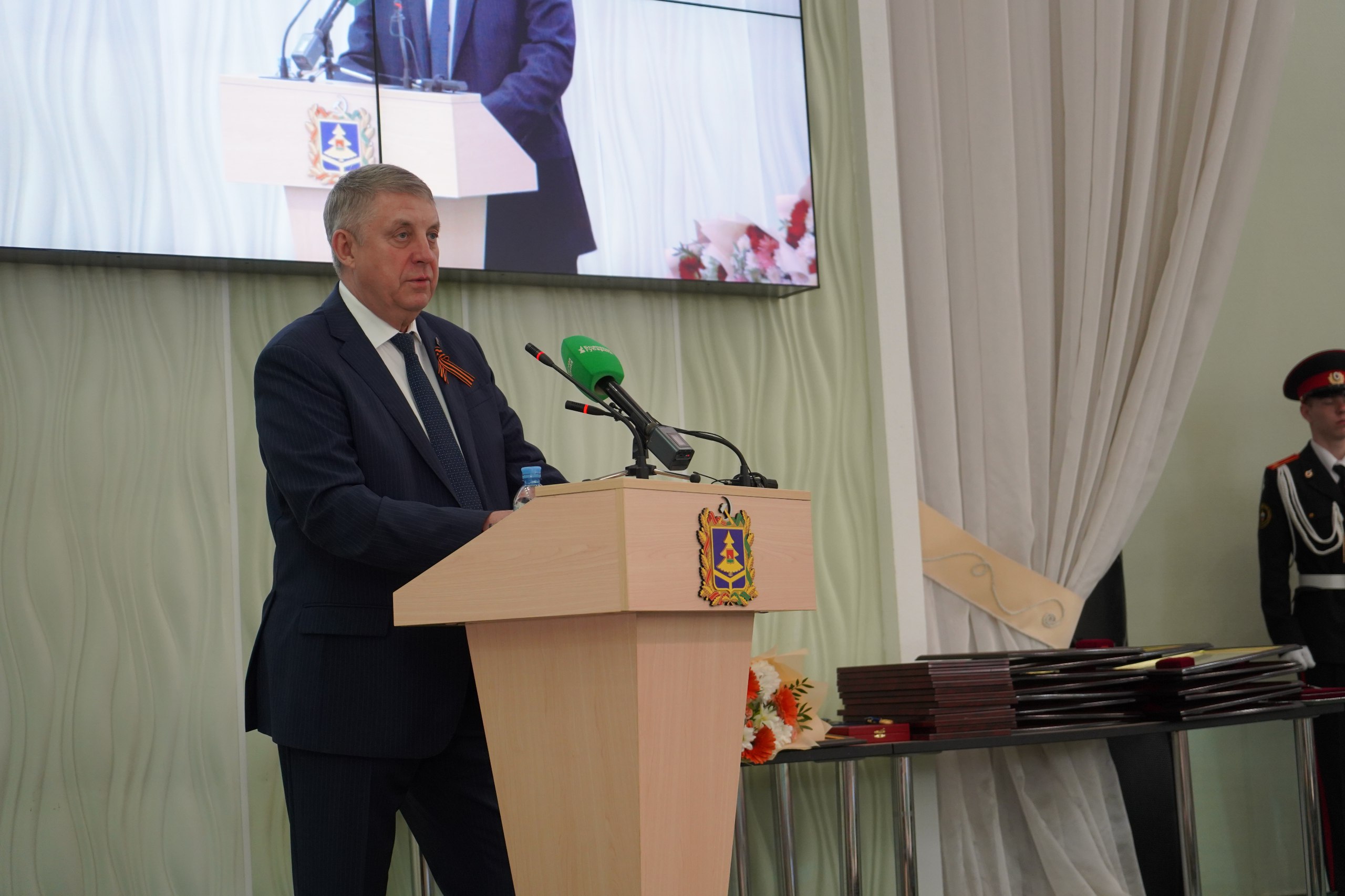 Губернатор Брянской области вручил государственные награды участникам СВО и представителям предприятий