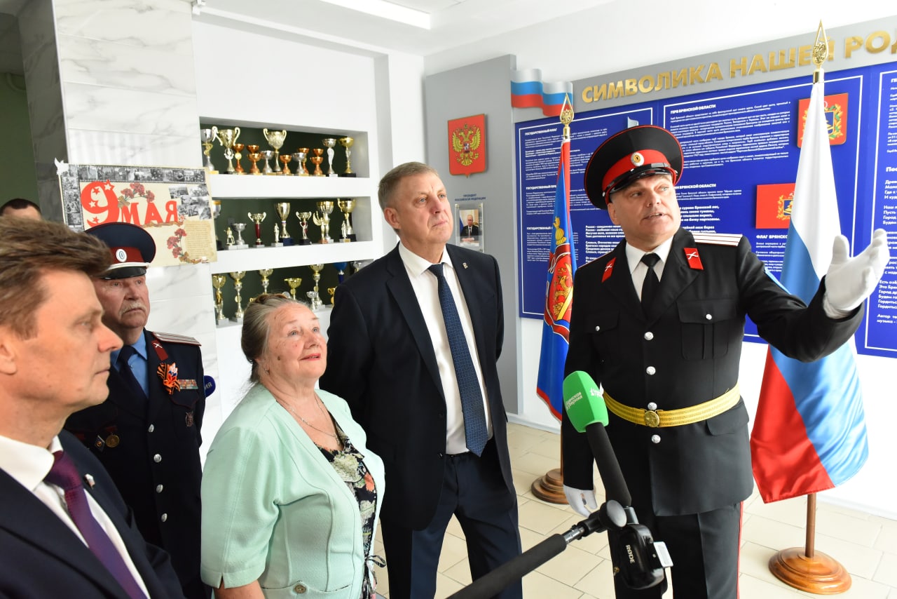 В Стародубском казачьем кадетском корпусе открыли Парты героев