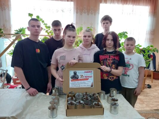 В Карачевском приюте прошёл патриотический мастер-класс по изготовлению свечей для военнослужащих»