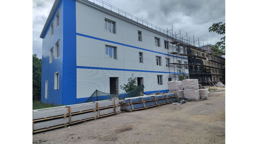 Брянские строители восстановили в подшефной Брянке два водопровода и 19 домов