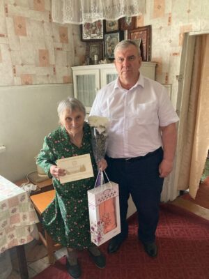 В брянском поселке Локоть свой 95-й день рождения отметила Лидия Егоровна Биндасова