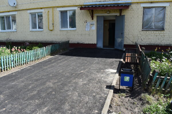 В брянском Жирятино по нацпроекту благоустроили дворовые территории