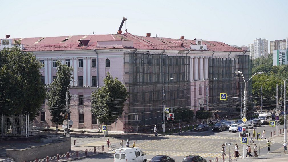 В Брянске в здании учебного корпуса филиала Сеченовки проводятся работы по ремонту кровли