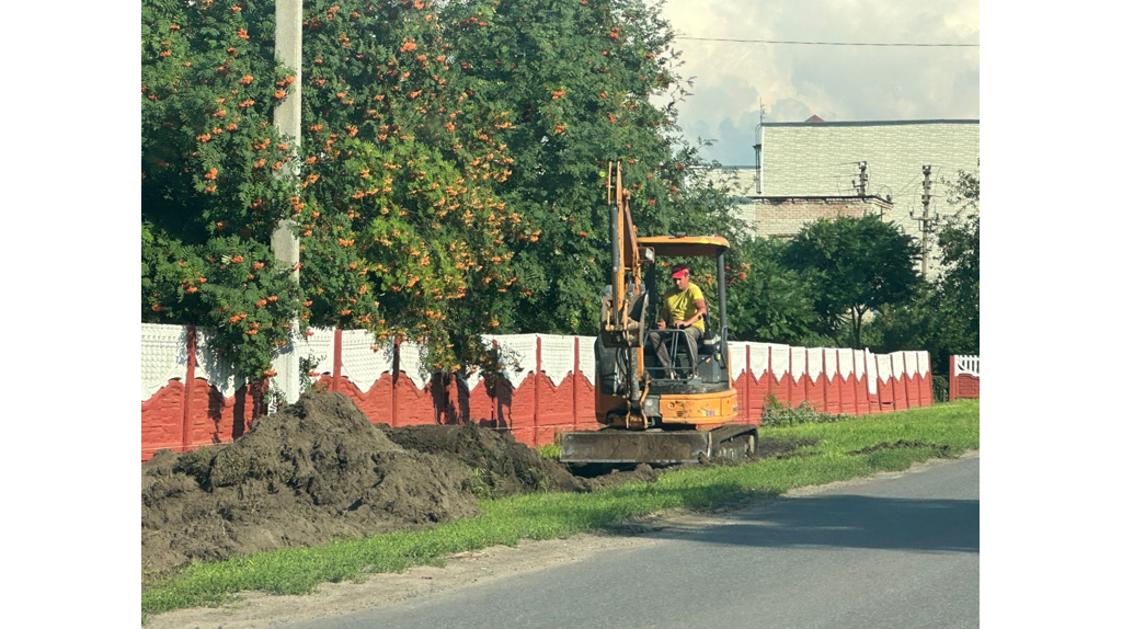 В поселке Комаричи Брянской области начался капитальный ремонт дороги по улице Незымаева