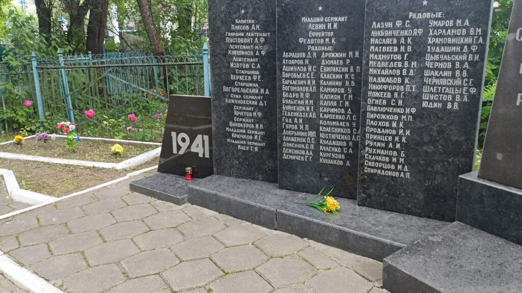 В Брянске на кладбище по улице Чехова благоустроят братскую могилу советских воинов