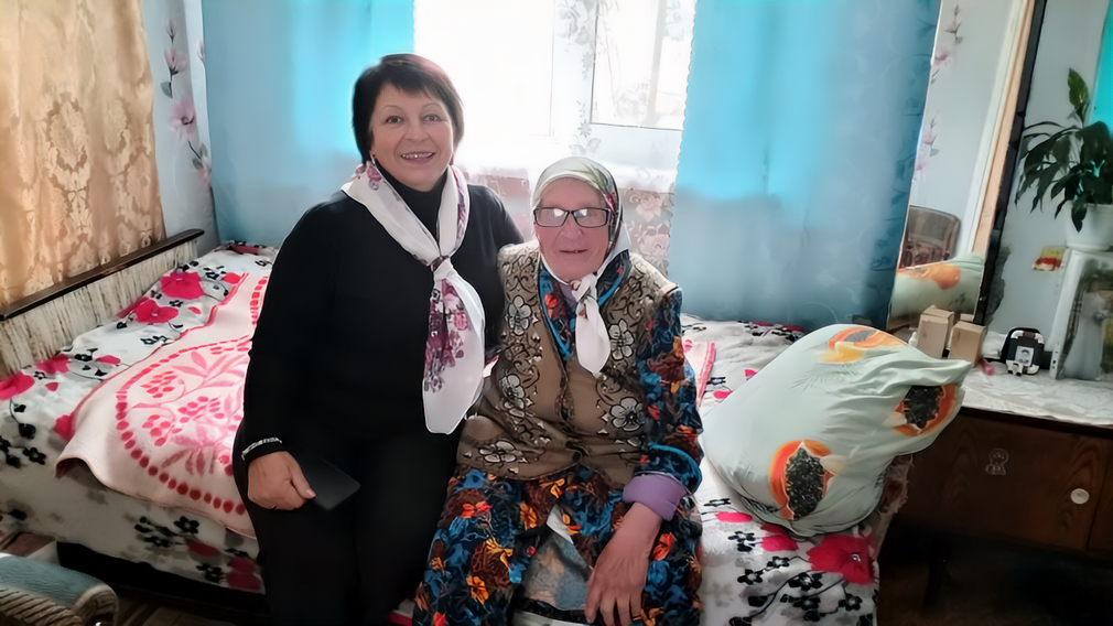 В Климовском районе с 95-летием поздравили сельскую труженицу