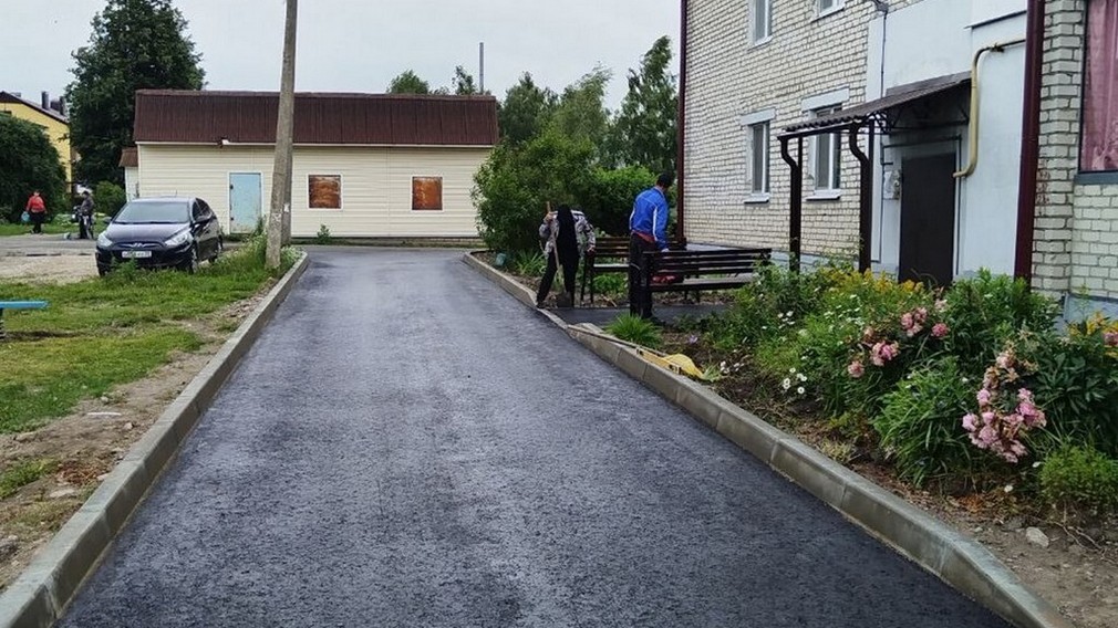 В поселке Выгоничи Брянской области по нацпроекту благоустроили две дворовые территории